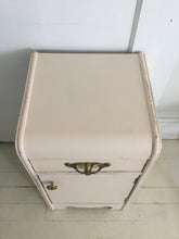 Charger l&#39;image dans la galerie, Table de nuit avec tiroir, table de bout de style vintage