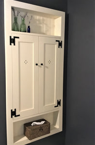 Armoire de toilette de style ferme avec étagère ouverte décorative
