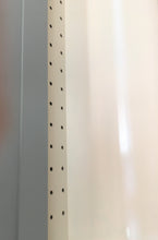 Charger l&#39;image dans la galerie, Armoire de toilette de style ferme avec étagère ouverte décorative