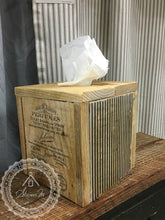 Charger l&#39;image dans la galerie, Couverture carrée de boîte à mouchoirs en bois naturel, bois récupéré, style vintage