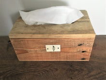 Charger l&#39;image dans la galerie, Couverture de boîte à mouchoirs en bois naturel, bois recyclé, étiquette décorative