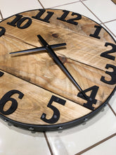 Charger l&#39;image dans la galerie, Horloge murale en bois, ronde de 20 pouces, style ferme, bois recyclé, style industriel