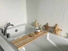 Charger l&#39;image dans la galerie, Plateau de bain en lattes de cèdre, plateau de baignoire minimaliste