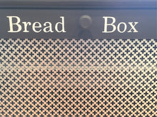 Charger l&#39;image dans la galerie, Grande boîte à pain en bois, étagère réglable, style ferme