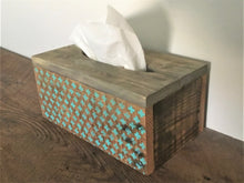 Charger l&#39;image dans la galerie, Couverture de boîte à mouchoirs en bois, bois recyclé, pochoir vintage