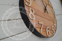 Charger l&#39;image dans la galerie, Horloge murale en bois, ronde de 18 pouces, style ferme, bois recyclé, style industriel